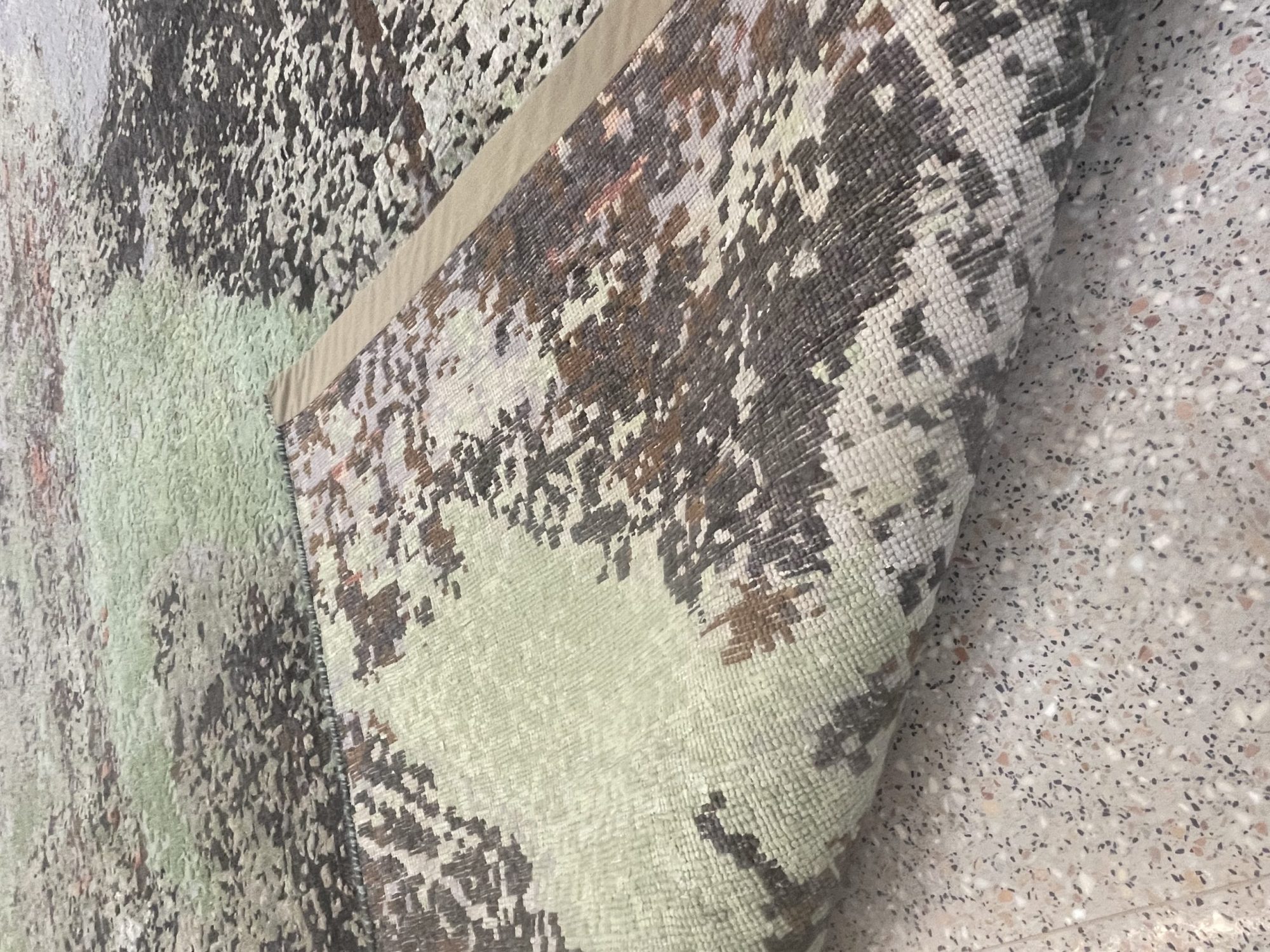 林间薄雾
